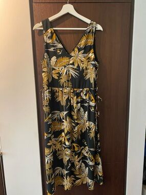 H&M Black Midi Dress with  Tropical Print
